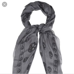 Alexander McQueen Accessories - Skull-pattern silk scarf Alexander McQueen Accessories - Skull-pattern silk scarf
